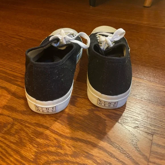 Nine West, Cool Jack Purcell look a like sneakers. Size 7, barely warn, - Picture 5 of 6